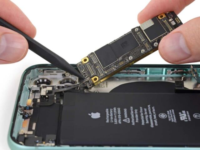 iphone-11-tear-down-logic-board